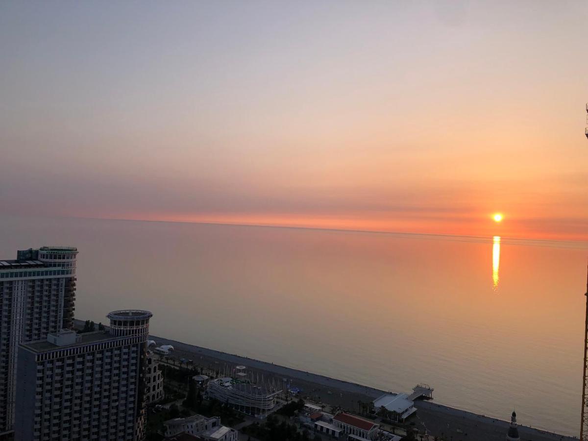 Orbi City Apartments On The Beach 巴统 外观 照片