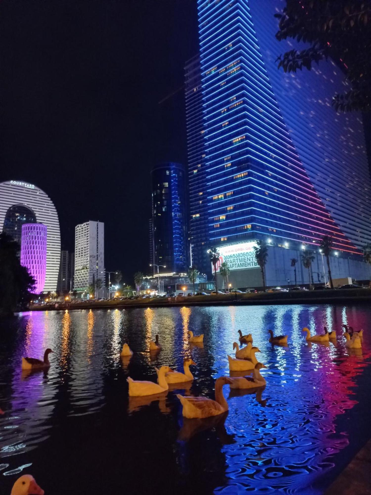Orbi City Apartments On The Beach 巴统 外观 照片