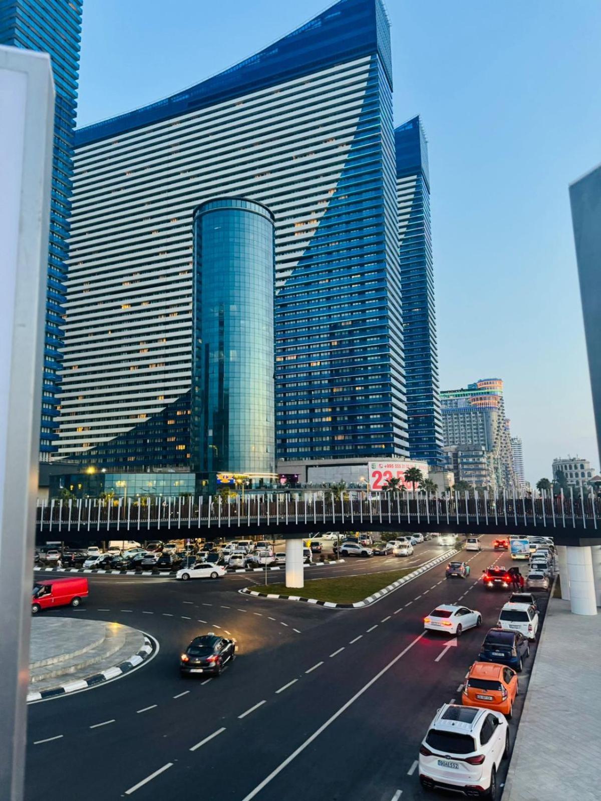 Orbi City Apartments On The Beach 巴统 外观 照片